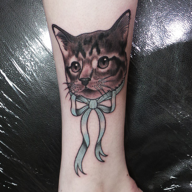 Black Ink Cat Face Tattoo On Leg