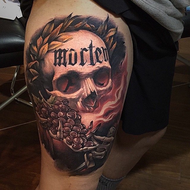 Cool 3D Skull Tattoo On Right Thigh