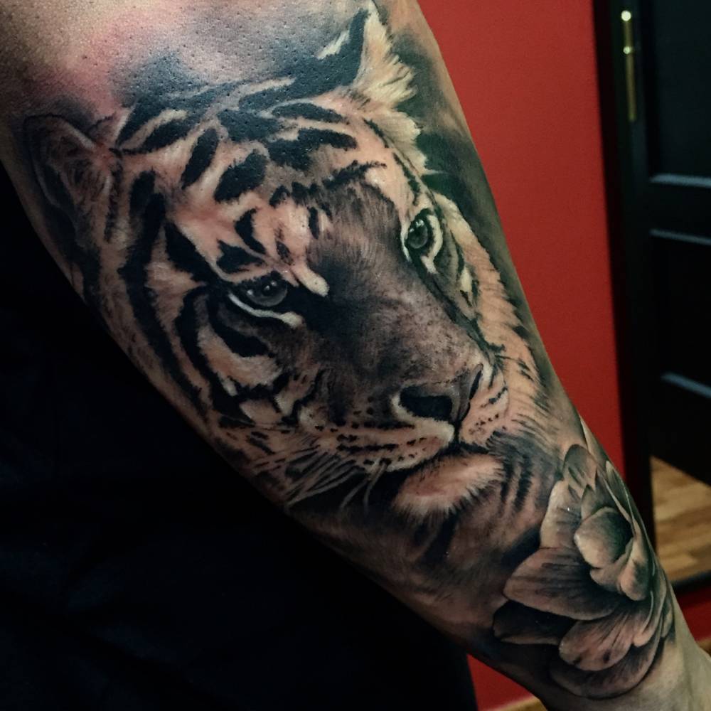 Cool Black And Grey Tiger Tattoo On Sleeve