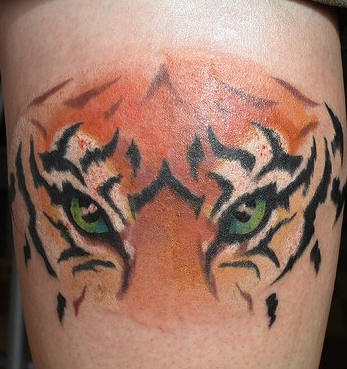 Green Eyes Tiger Tattoo On Leg
