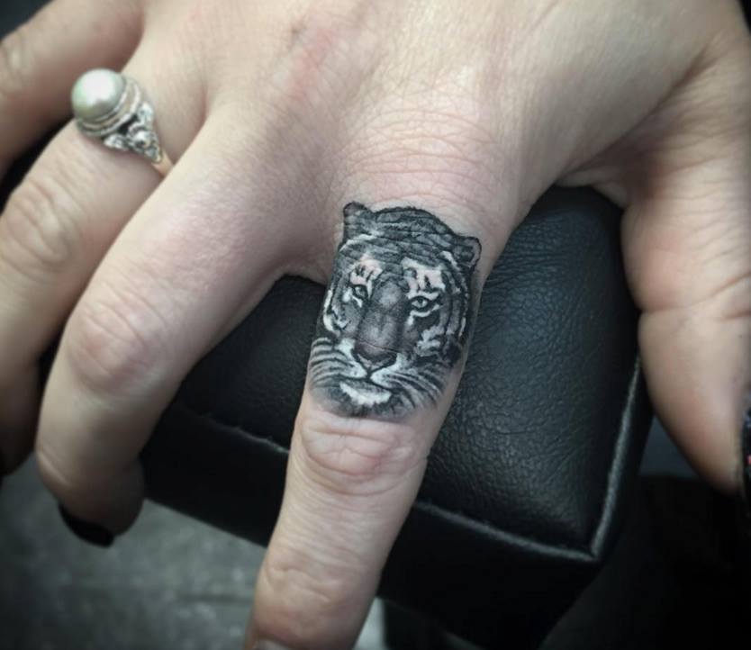 Grey And White Tiger Face Tattoo On Girl Finger