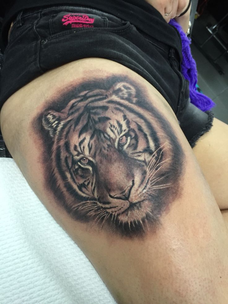Grey Tiger Face Tattoo On Side Thigh