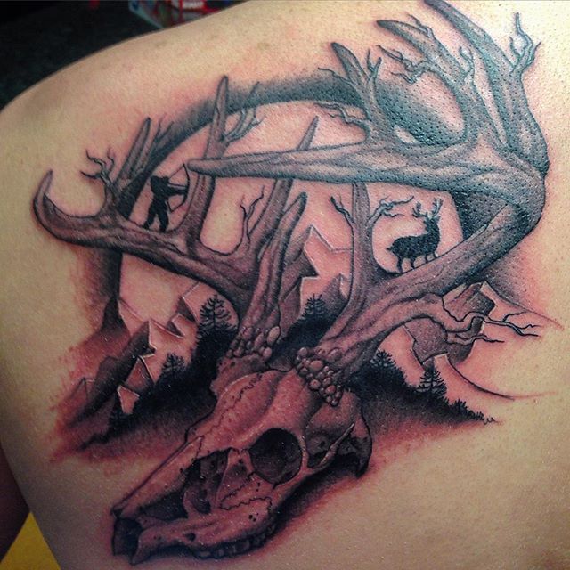 Left Back Shoulder Deer Skull Antler Tattoos’