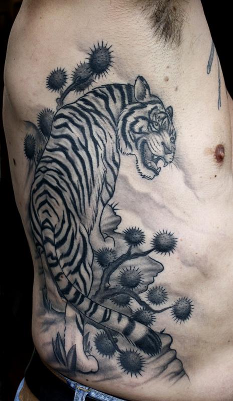 Man Side Rib Black And Grey Tiger Tattoo