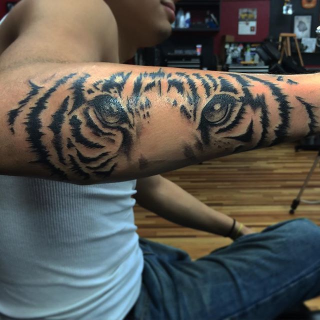 Man With Tiger Face Tattoo On Right Forearm