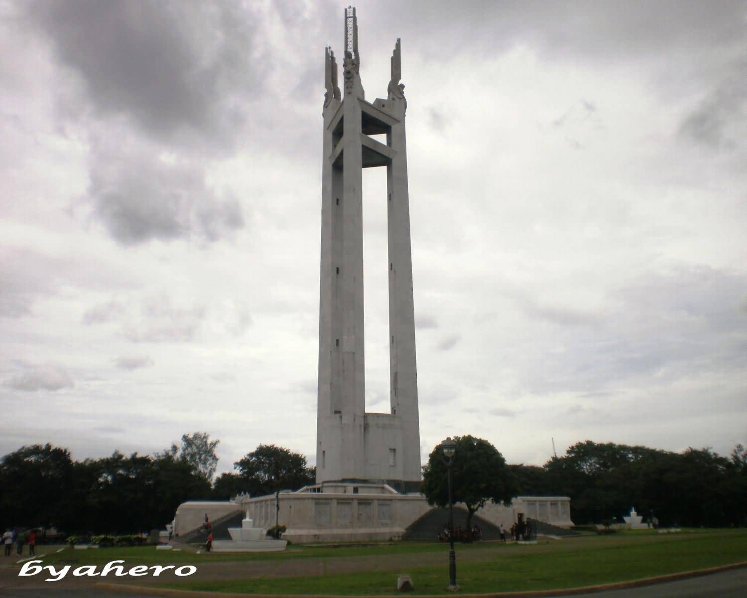 Quezon Memorial Shrine At National Park In Philippine