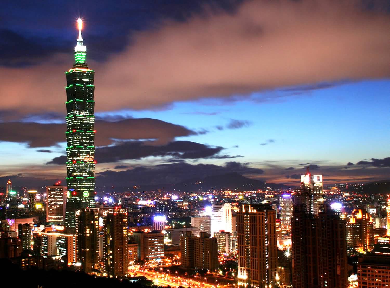 Taipei 101 Tower Looks Amazing With Night Lights
