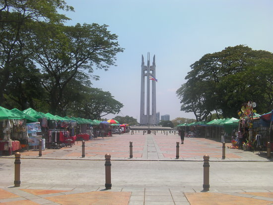 Way TO Quezon Memorial Circle