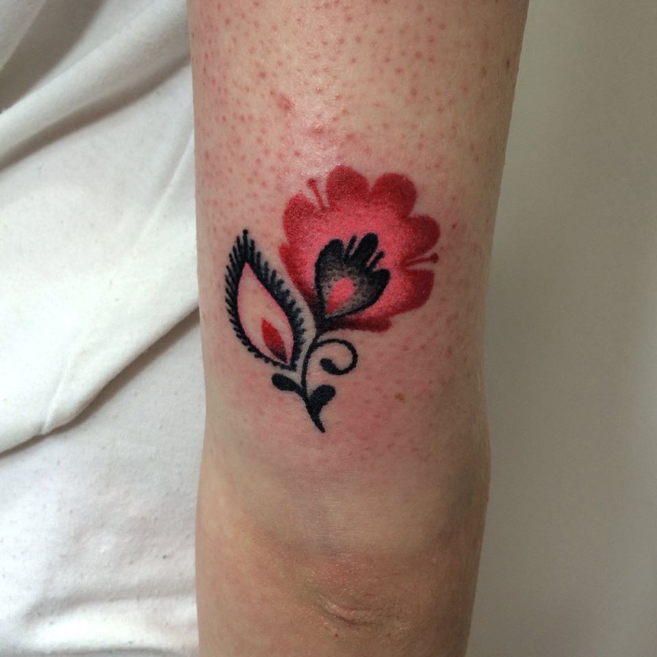Abstract Flower Tattoo On Right Half Sleeve