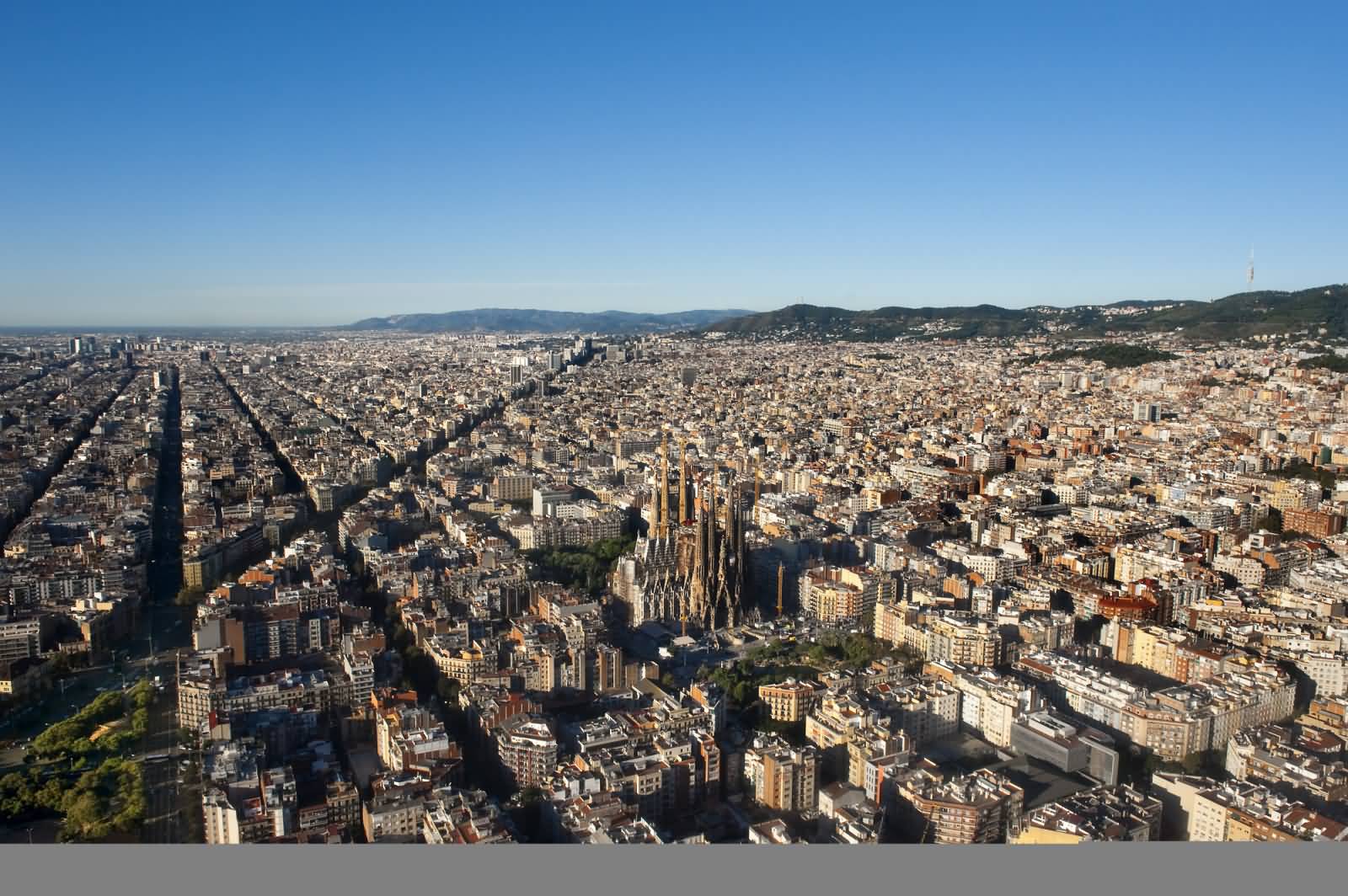 Adorable Aerial View Of The Sagrada Familia And Barcelona City