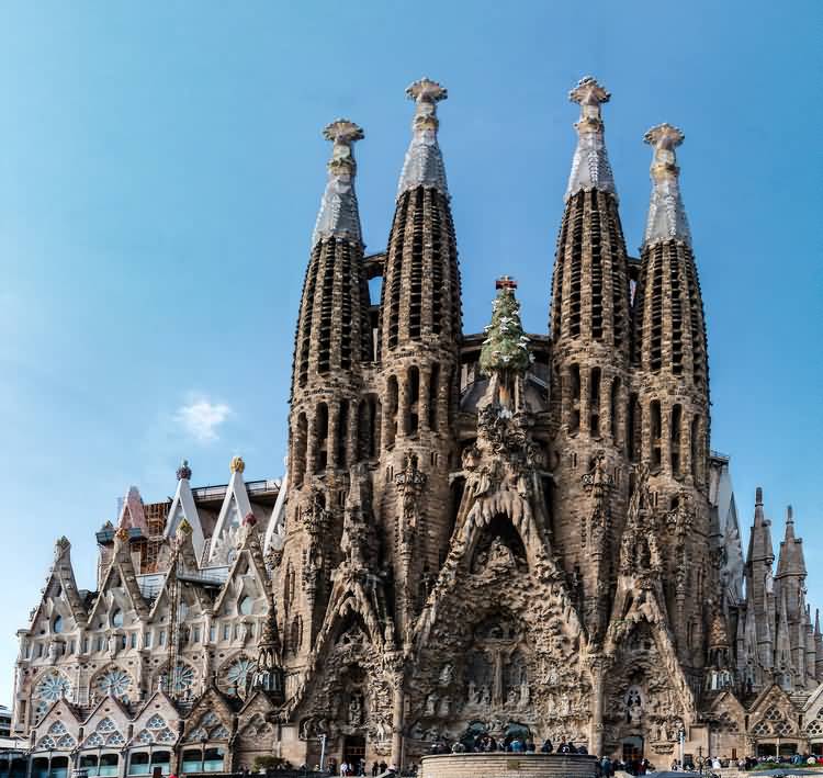 Amazing Architecture Of Sagrada Familia In Barcelona