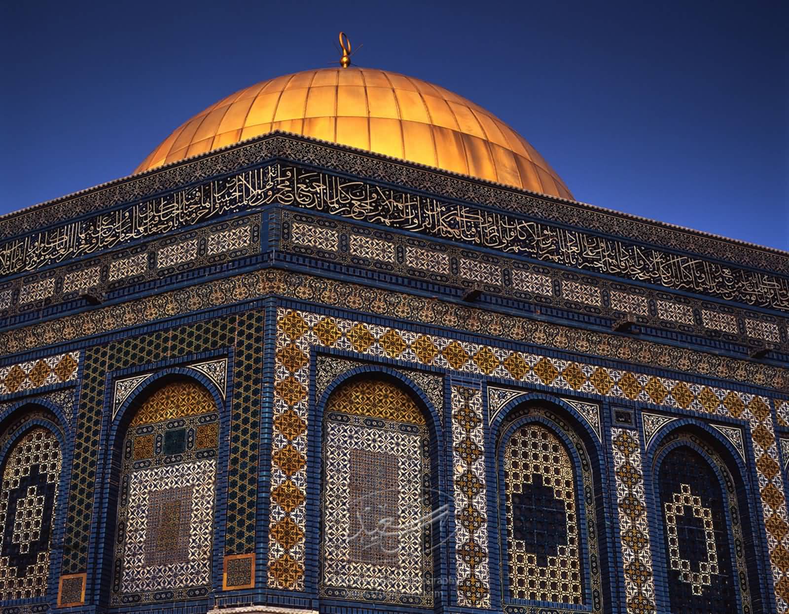 Amazing Architecture On The Walls Of The Dome Of The Rock