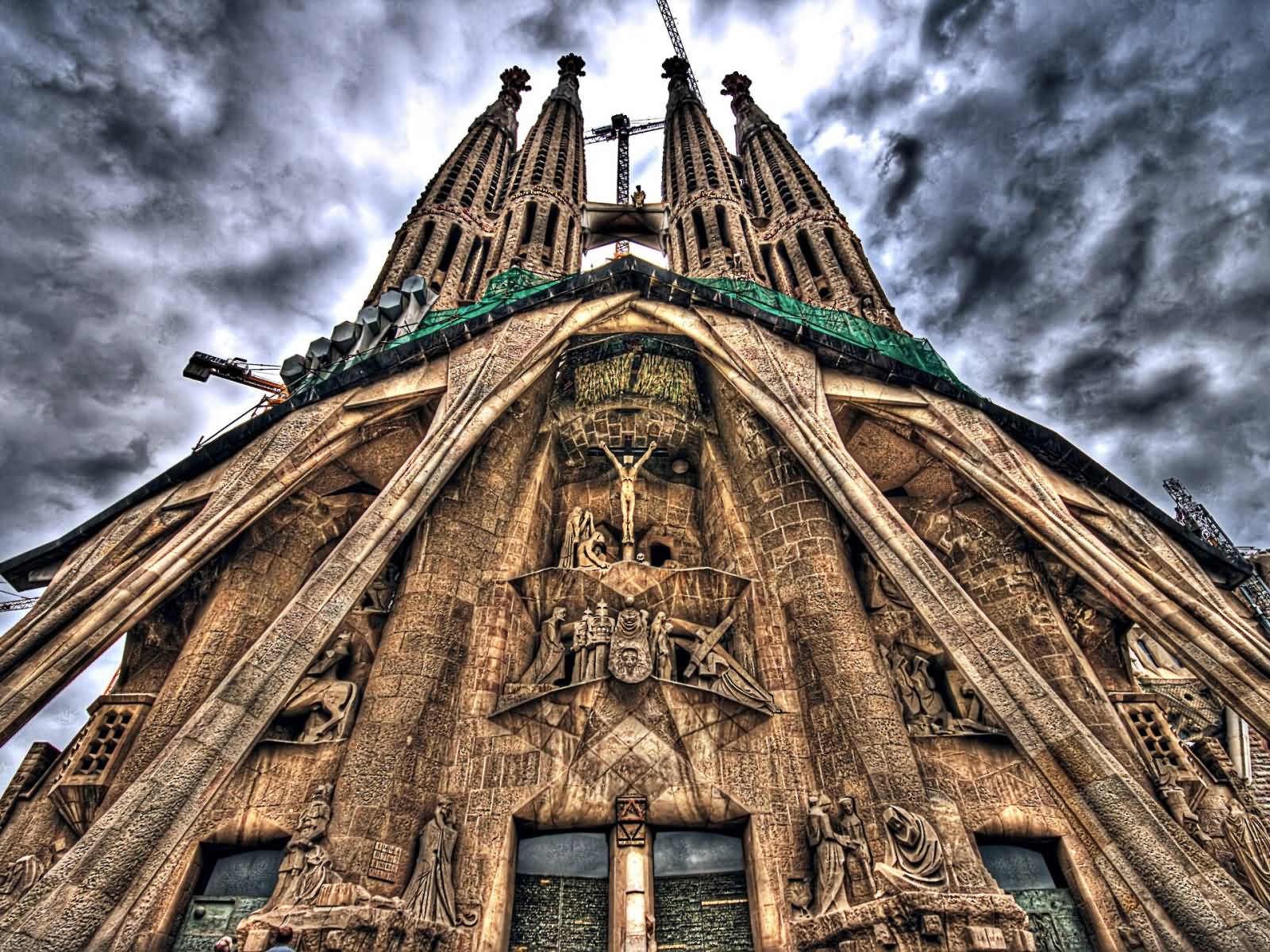 Amazing Front Facade View Of The Sagrada Familia