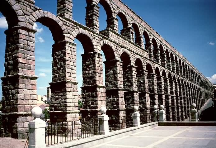 Beautiful Picture Of The Aqueduct of Segovia