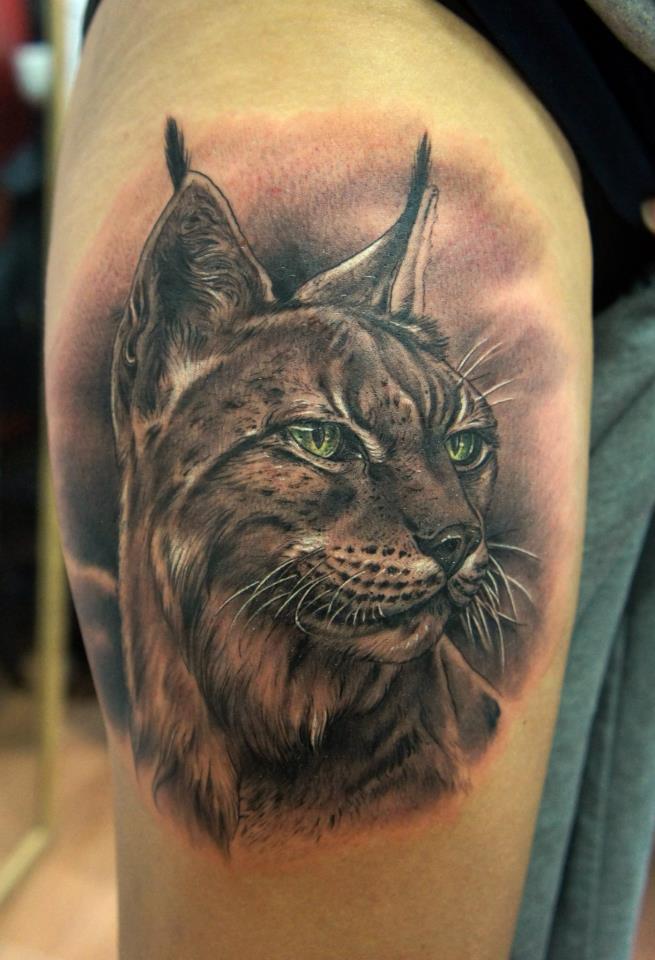 Black Ink Cat Face Tattoo On Right Thigh By Fredy