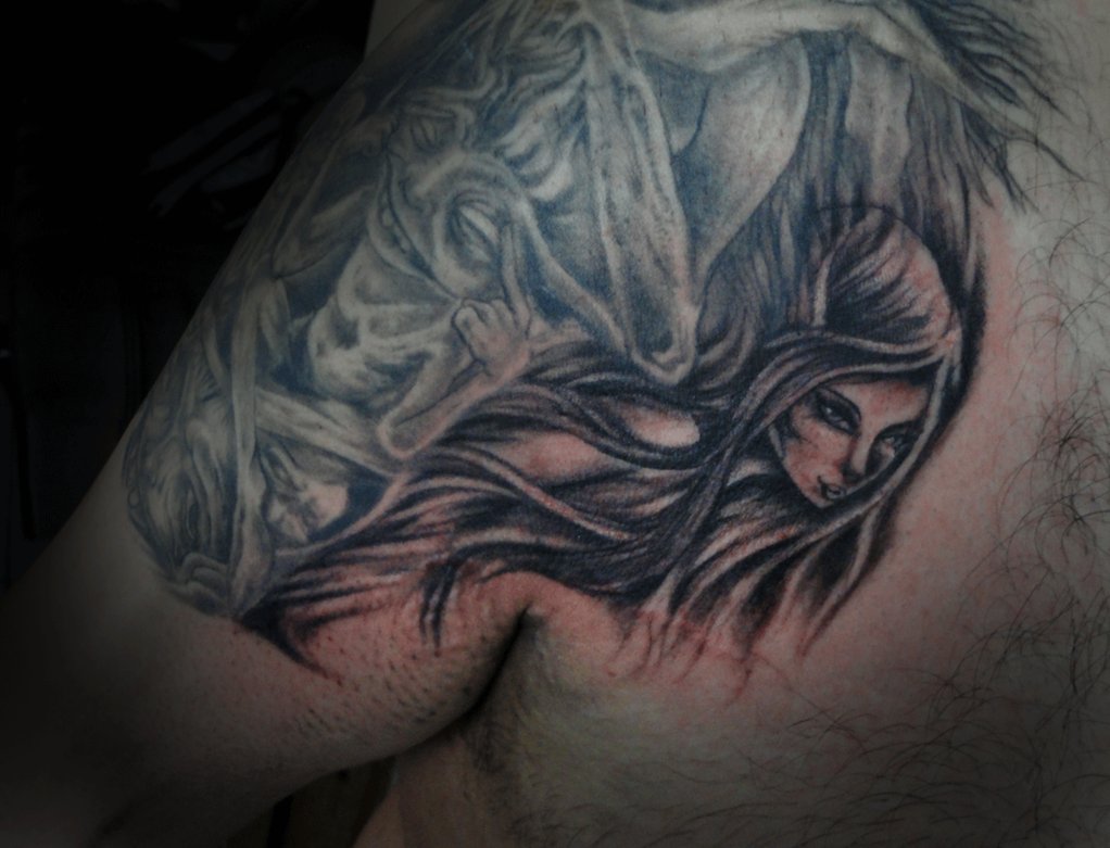 Black Ink Girl Tattoo On Right Shoulder By Piglegion