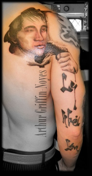 Black Ink Man Face Tattoo On Right Back Shoulder By Arthur Griffin Noyes