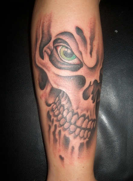 Green Eyes Skull Tattoo On Leg