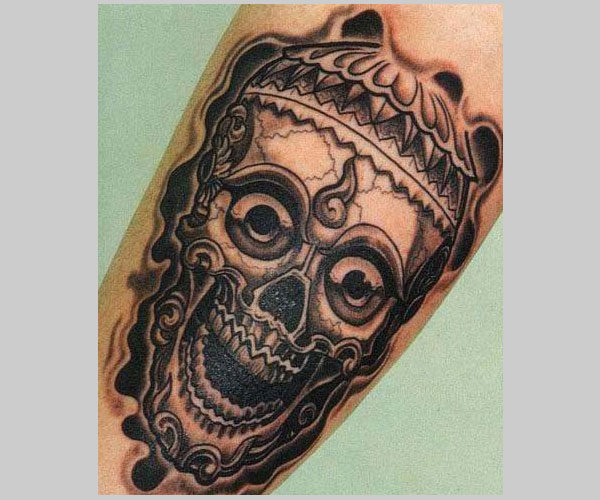 Grey Ink Skull Tattoo On Biceps