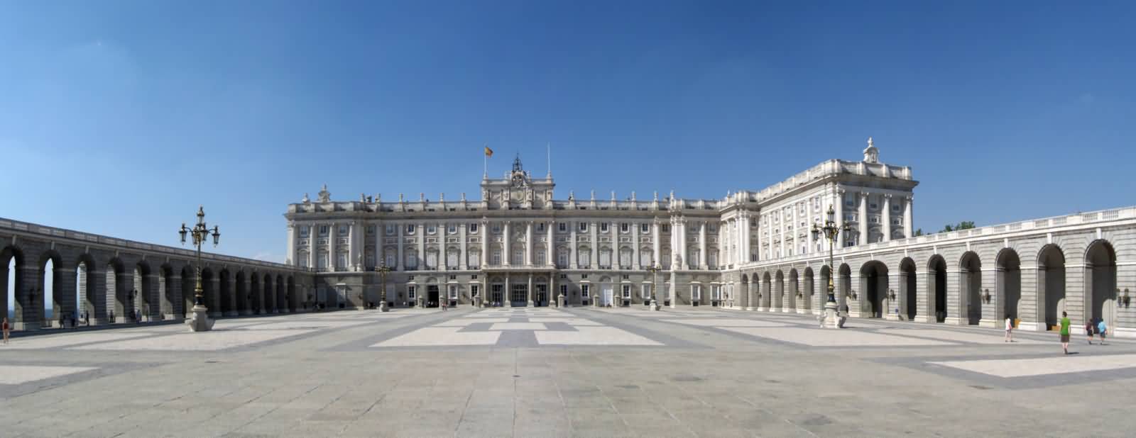 Panaroma View Of The Royal Palace Of Madrid Facade