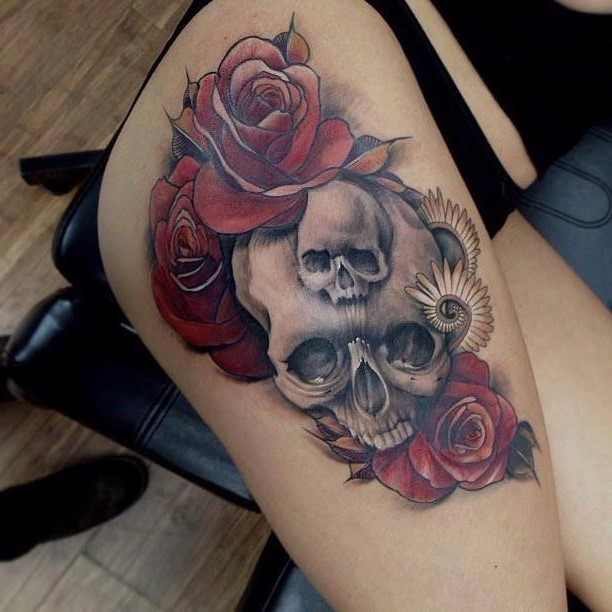Red Roses And Skull Tattoos On Right Thigh