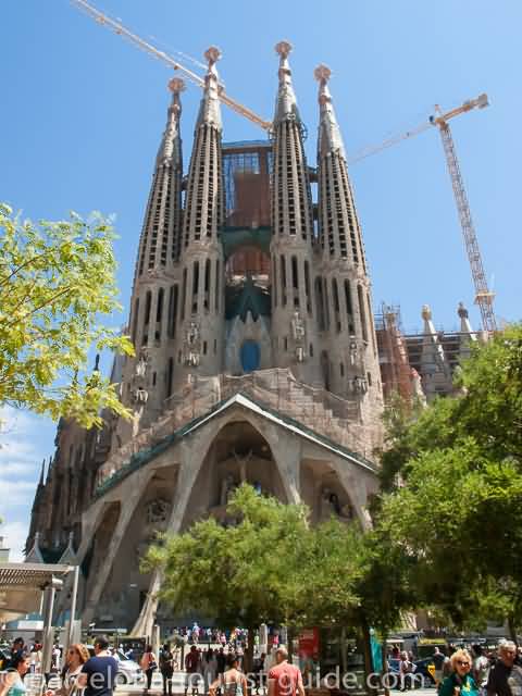 Sagrada Familia A Giant Basilica In Barcelona