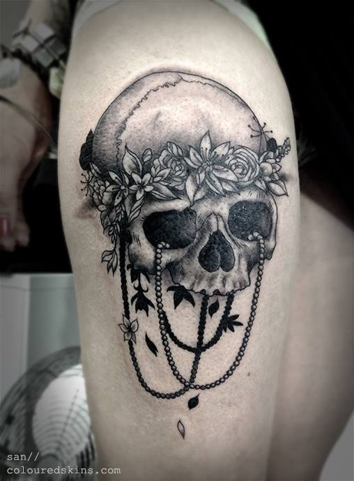 Skull Tattoo On Thigh by San