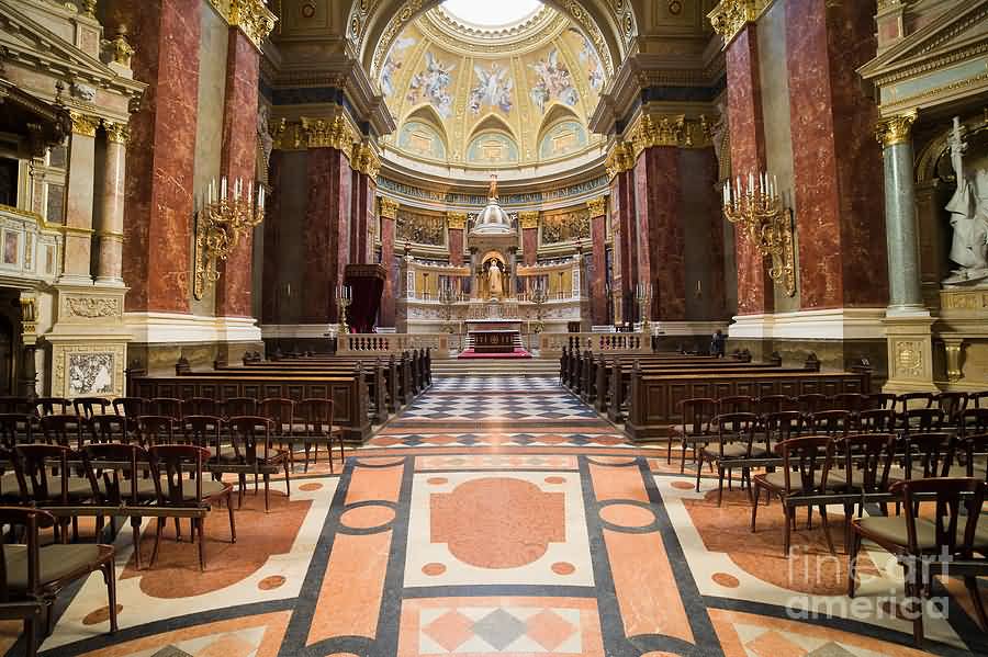 Altar Inside The St. Stephen’s Basilica