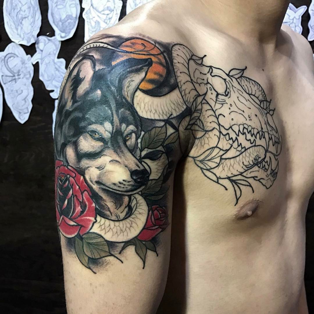 Amazing Red Roses And Wolf Head Tattoo On Right Shoulder
