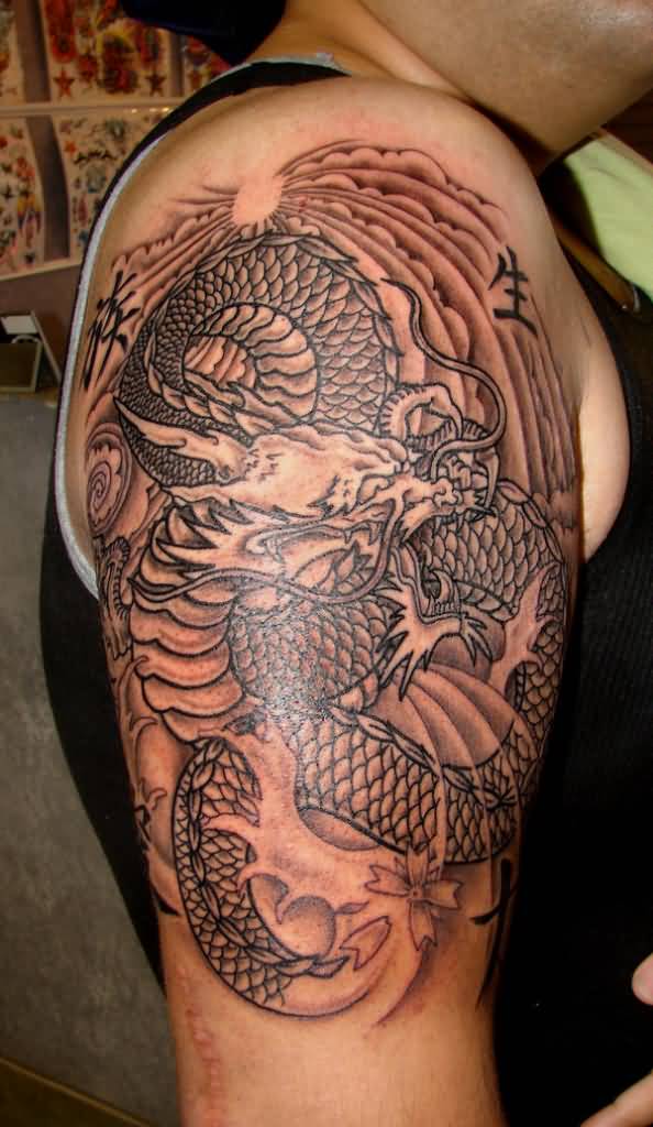 Awesome Black Ink Dragon Tattoo On Man Right Shoulder
