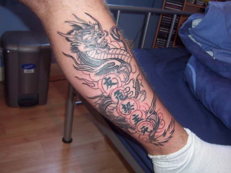 Awesome Black Ink Dragon Tattoo On Right Leg Calf