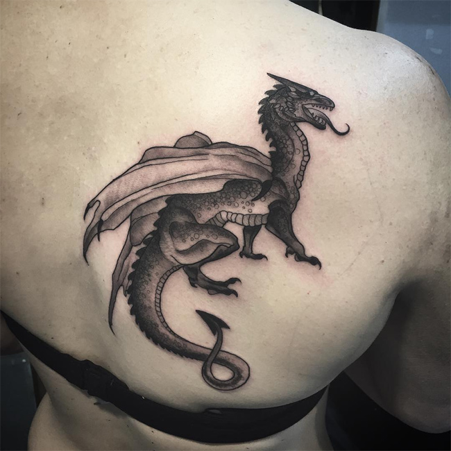 Awesome Black Ink Dragon Tattoo On Women Right Back Shoulder
