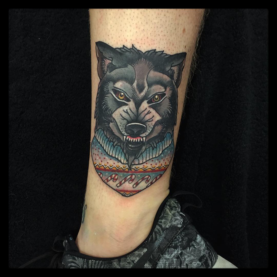 Awesome Wolf Tattoo On Side Leg