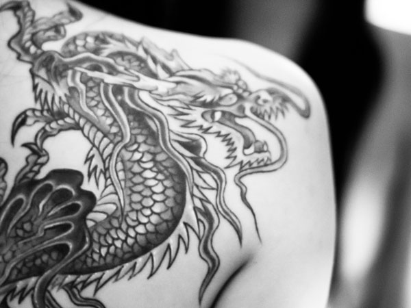 Black Ink Dragon Tattoo On Man Right Back Shoulder