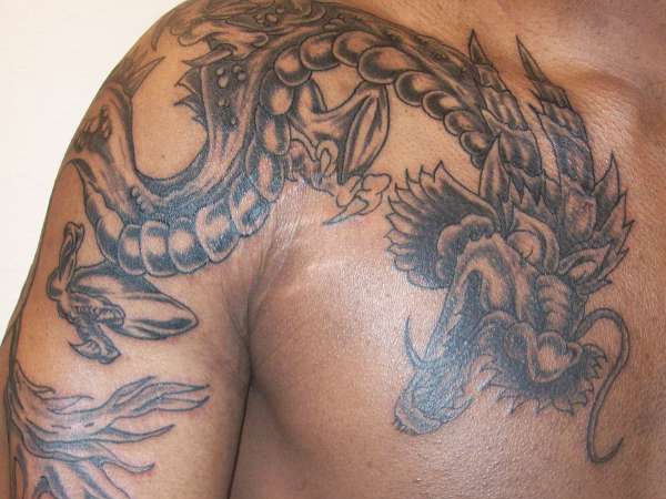 Black Ink Dragon Tattoo On Right Shoulder