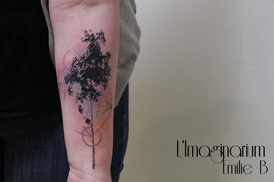Black Ink Tree Tattoo On Right Arm