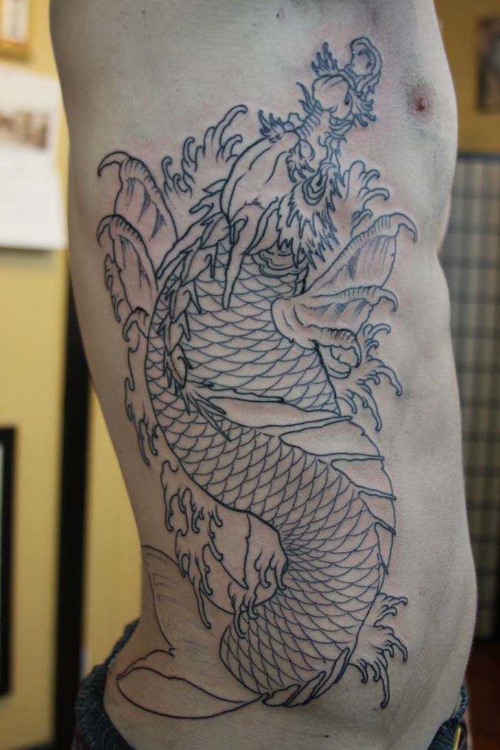 Black Outline Dragon Tattoo On Man Right Side Rib