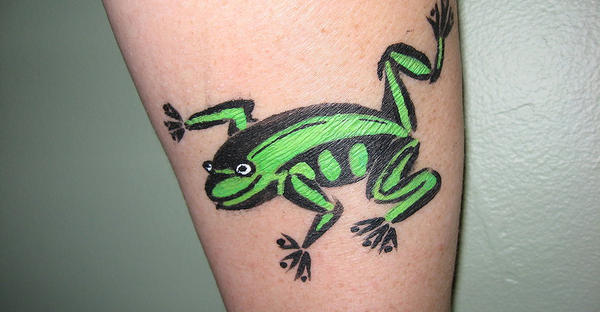 Black Outline Frog Tattoo On Side Leg