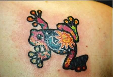 Colorful Frog Tattoo On Right Back Shoulder