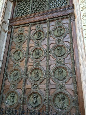 Door Of Saint Stephen’s Basilica Inside Picture