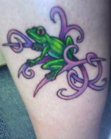 Green Frog Tattoo On Leg For Girls