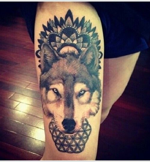Grey Ink Wolf Head Tattoo On Right Thigh