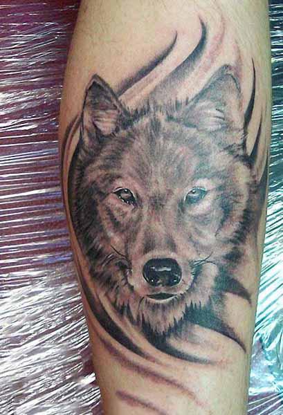 Grey Ink Wolf Tattoo on Side Leg