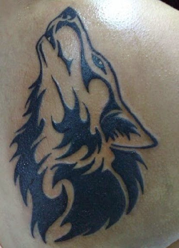 Howling Tribal Wolf Head Tattoo On Right Back Shoulder