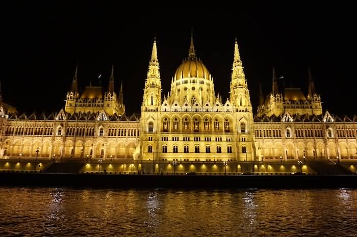 Hungarian Parliament Building Looks Amazing With Night Lights