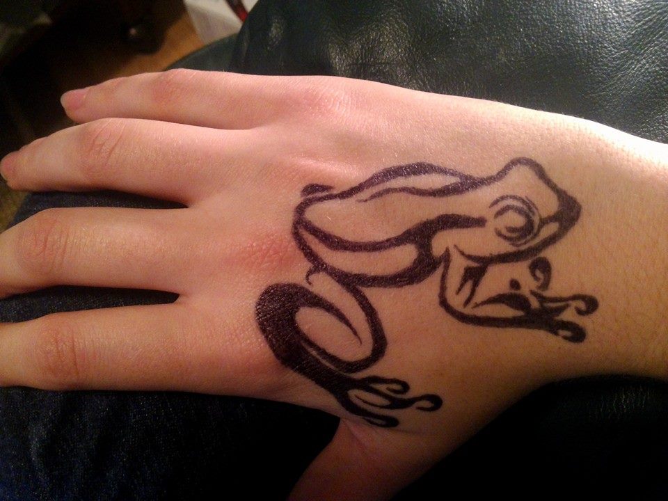 Outline Black Frog Tattoo On Right Hand