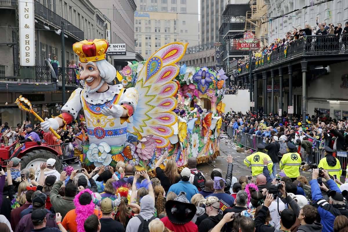 People Enjoying The King Rex Float At The Mardi Gras Parade