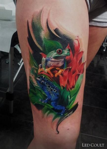 Realistic Colorful Frog Tattoo On Right Thigh
