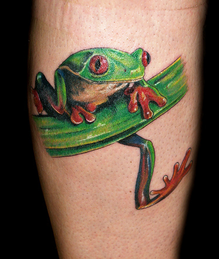 Red And Green Frog Tattoo Design For Leg