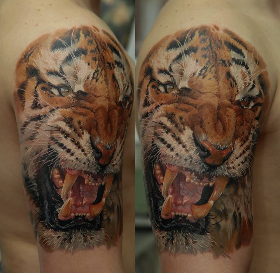 Roaring Tiger Head Tattoo On Right Shoulder